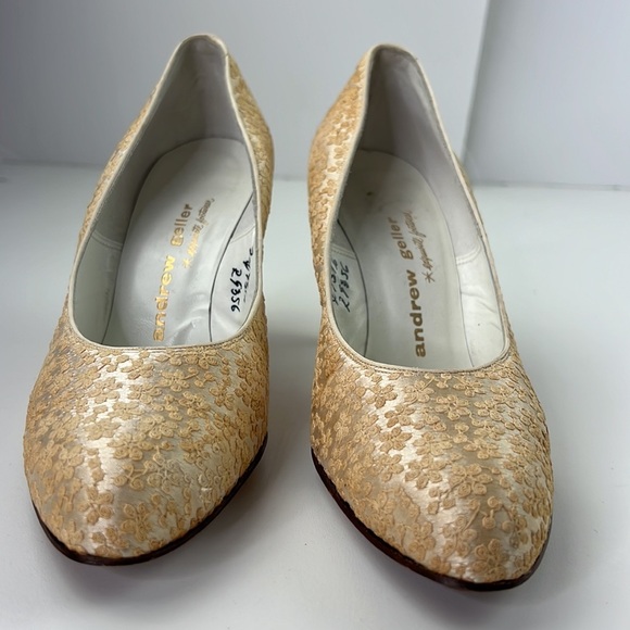 Vintage Andrew Geller cream embossed pumps  shoes - Picture 2 of 11